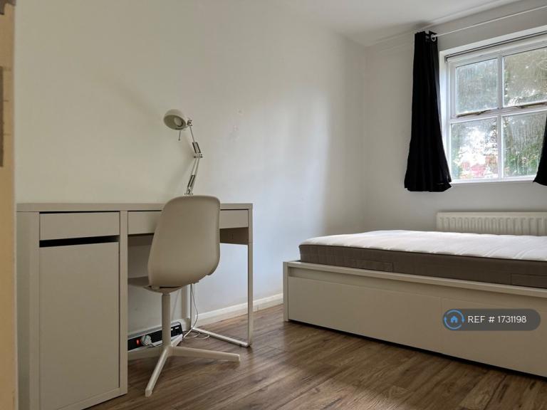 1 bedroom in Shaftesbury Gardens, London, NW10 (#1731198)