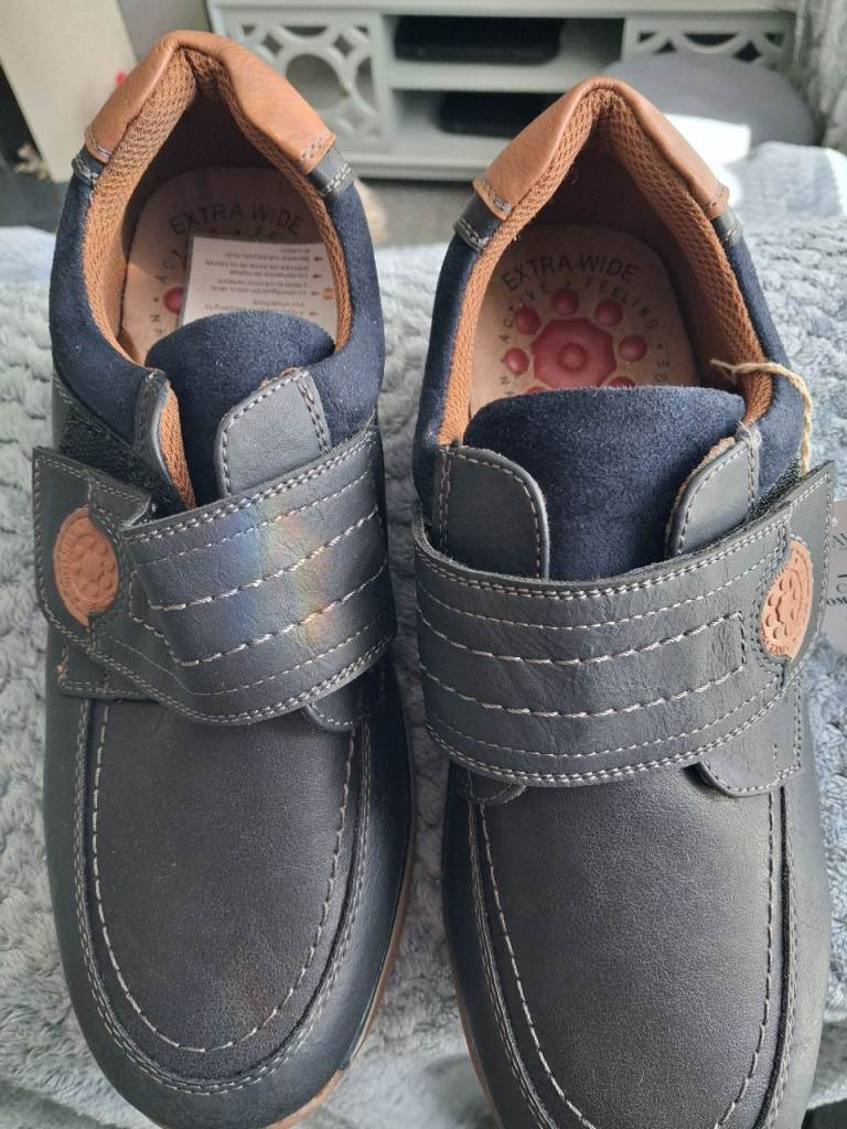 Pavers s Navy Extra Wide Shoes – Size 7 (41)
