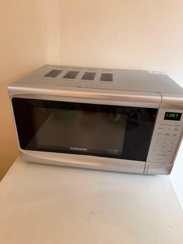 Cookworks Microwave Oven – Silver, Good Working Order