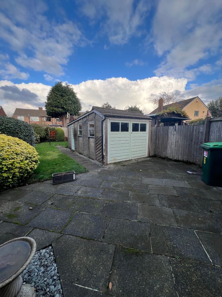 3 Bedroom Semi-Detached Home — Furnished – Wednesbury (WS10) Available now