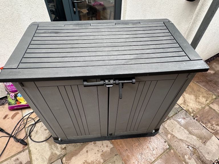 Keter Store It Out Nova Outdoor Garden Furniture Storage Shed Light Grey with Dark Grey Lid