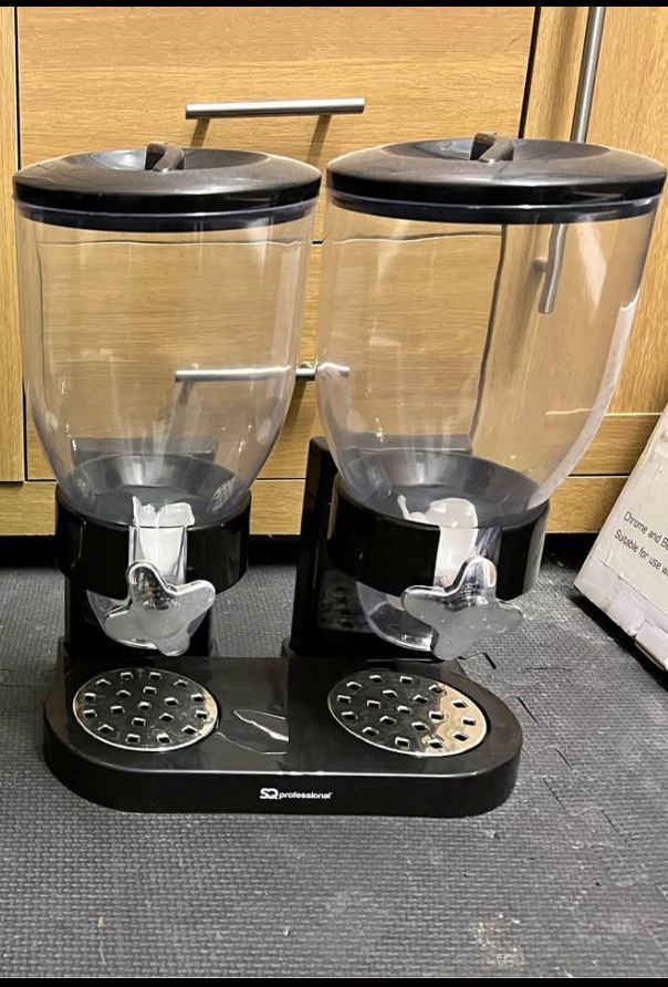 Cereal/sweet dispenser 