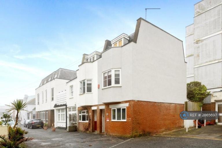 3 bedroom house in Royal Crescent Mews, Brighton, BN2 (3 bed) (#2865697)