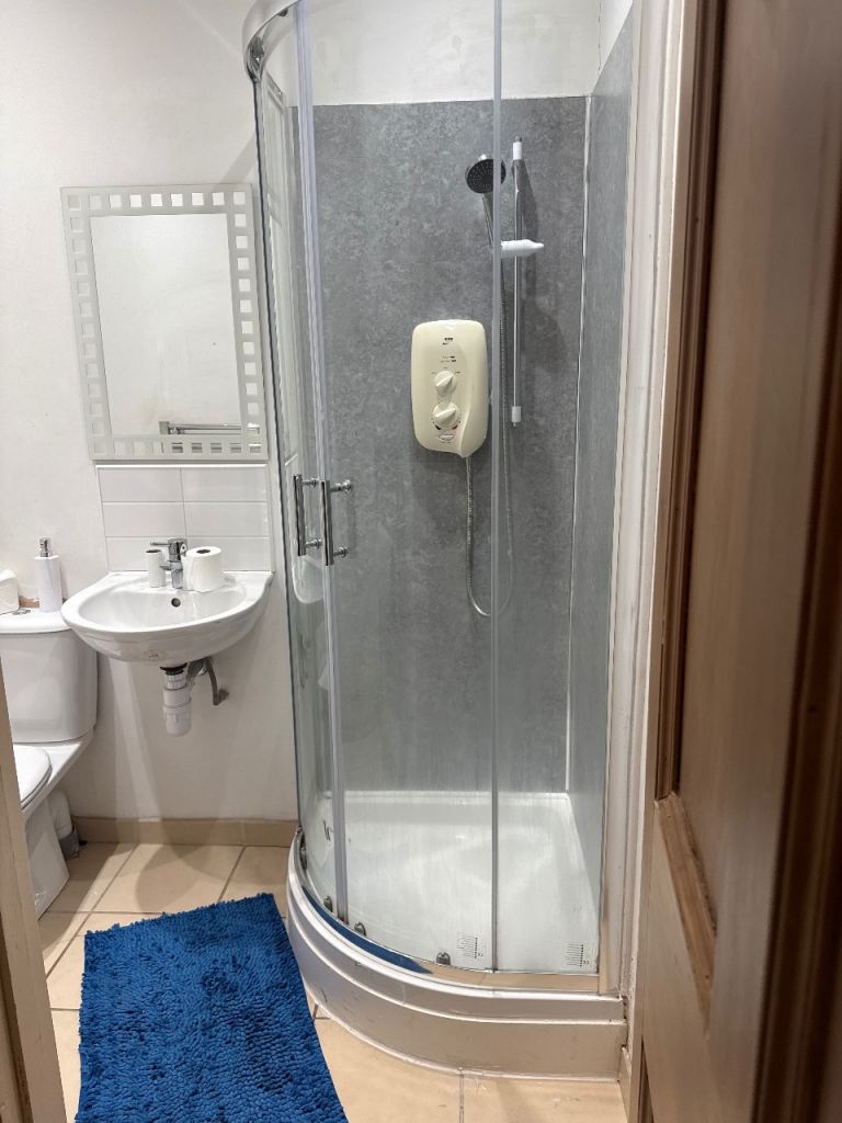 En-suite bedroom in leith available for immediate move in 