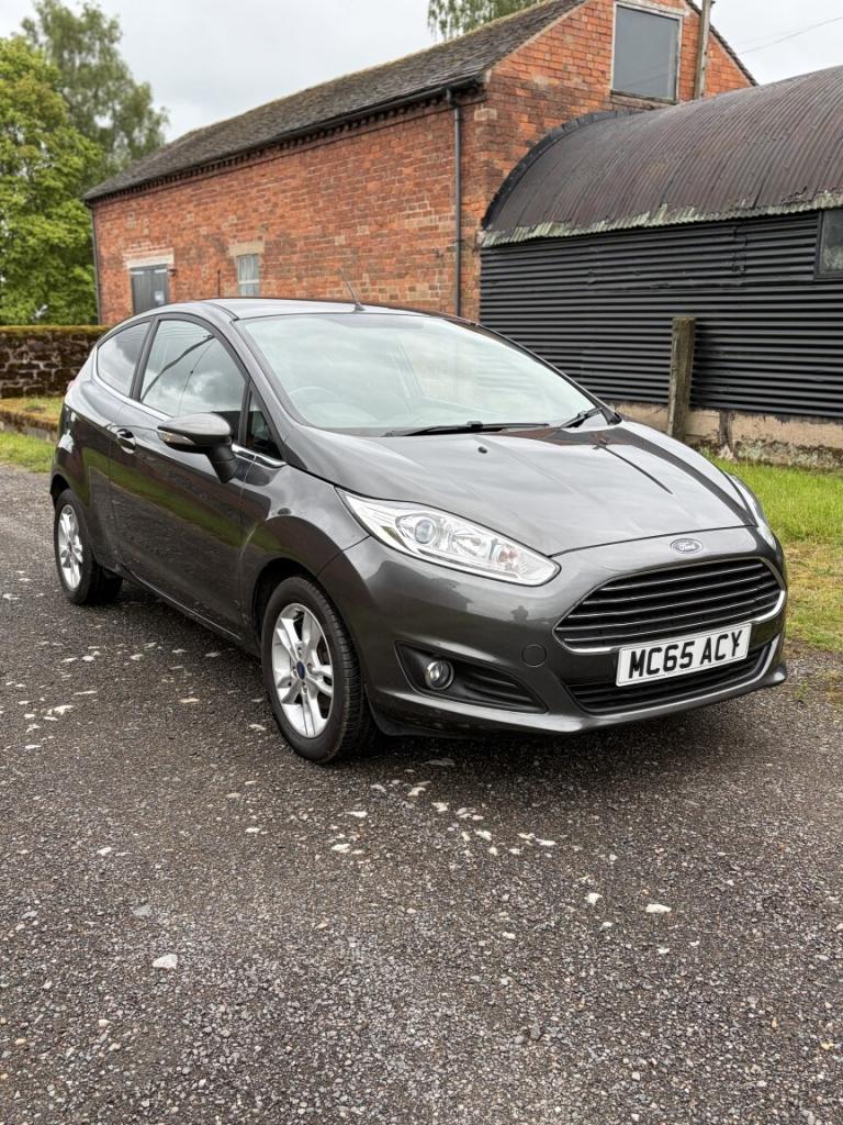 FORD FIESTA 1.3 Zetec 2015