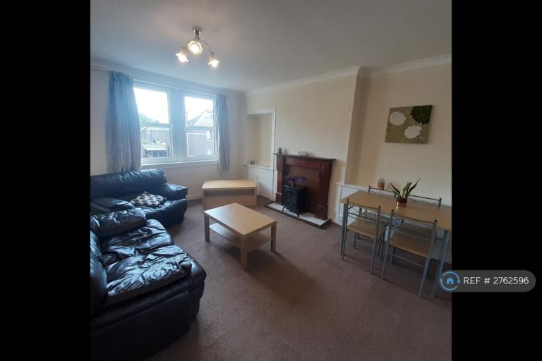 2 bedroom flat in Mossgiel Avenue, Stirling, FK8 (2 bed) (#2762596)