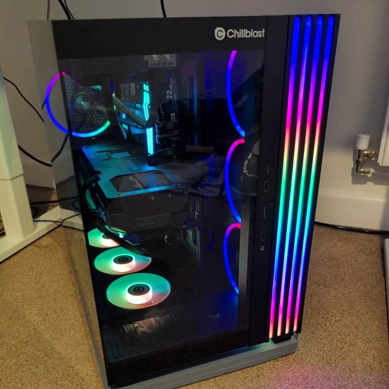 AMD Ryzen 7 9800X3D ¦ NVidia RTX 5090 ¦ 32gb ram ¦ Gaming PC
