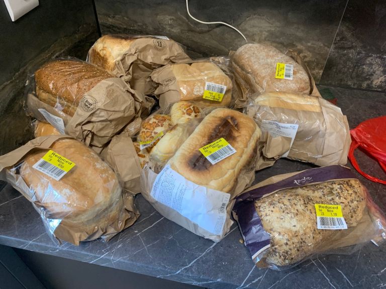 Free bread loaves and rolls 