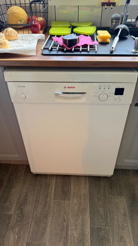 Bosh Dishwasher in Great Working Order 