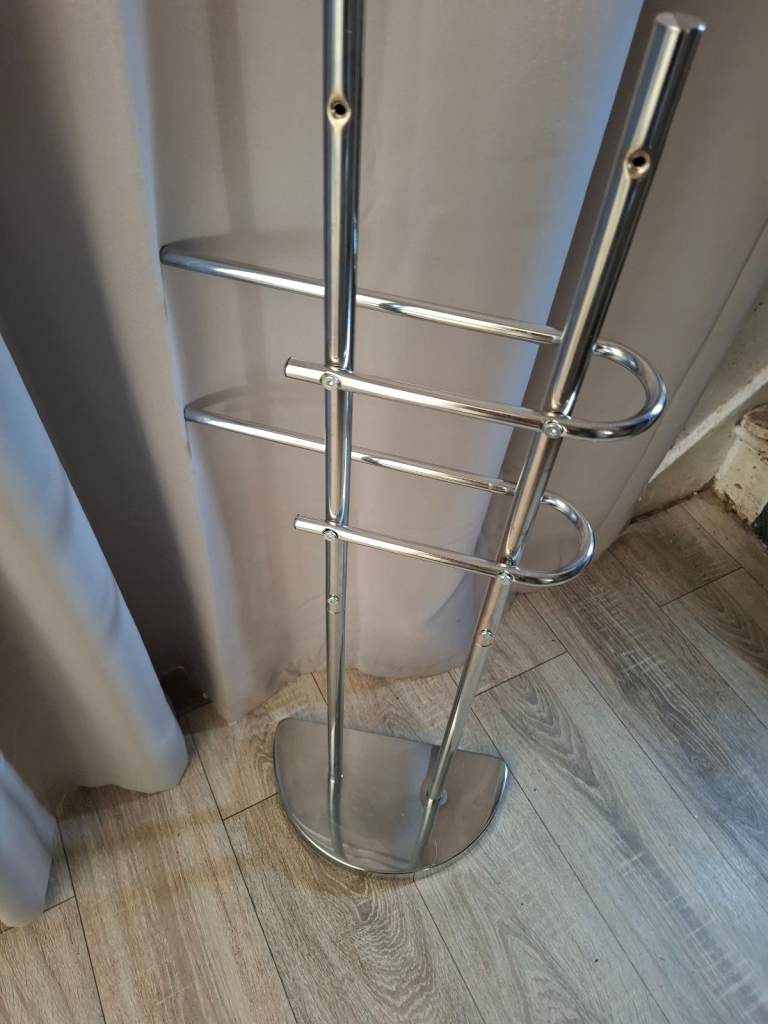 Chrome Towel Rail Stand – Good Condition