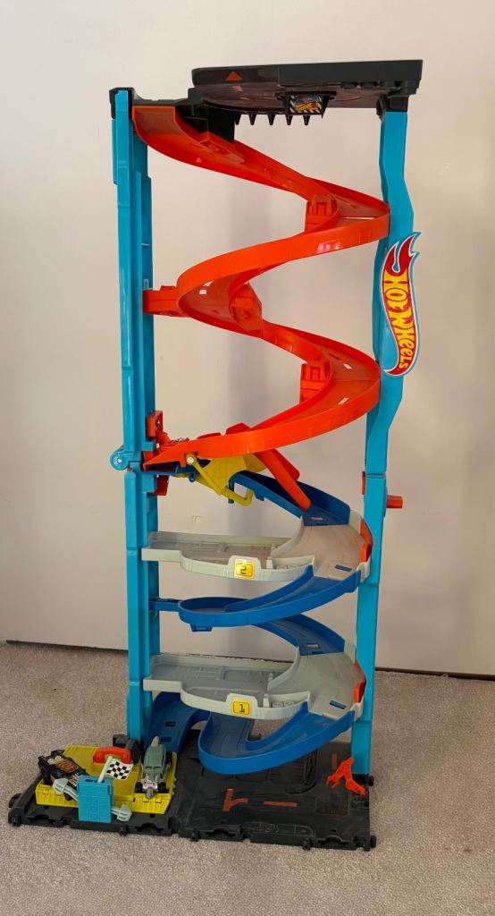 Hot Wheels Transforming Race Tower 