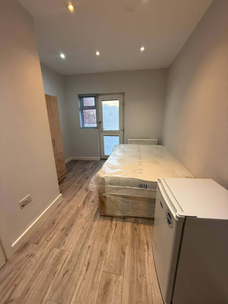 MODERN studio to rent in Feltham NO DEPOSIT REQUIRED