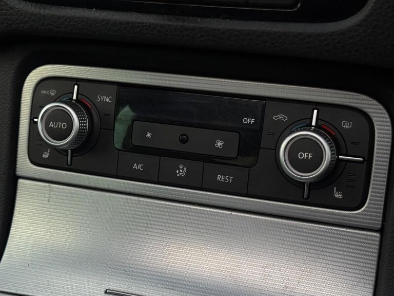 2016 Volkswagen Touareg 3.0 TDI V6 BlueMotion Tech R-Line Tiptronic 4WD Euro 6 (s/s) 5dr ESTATE D...