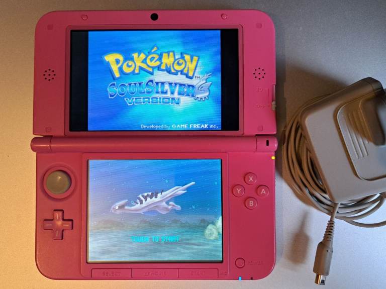 Nintendo 3DS XL & 140 Games + Charger