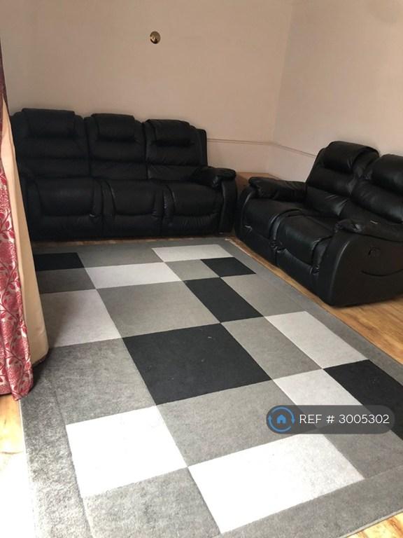 3 bedroom house in Wren Court, Slough, SL3 (3 bed) (#3005302)