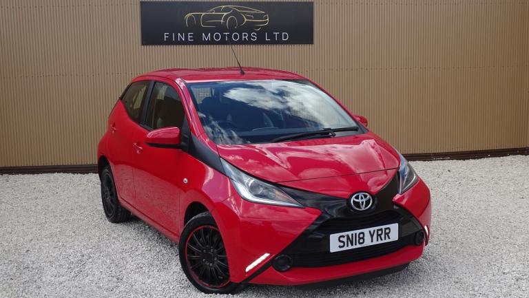 TOYOTA AYGO 1.0 VVT-i x-play Red Manual Petrol 2018
