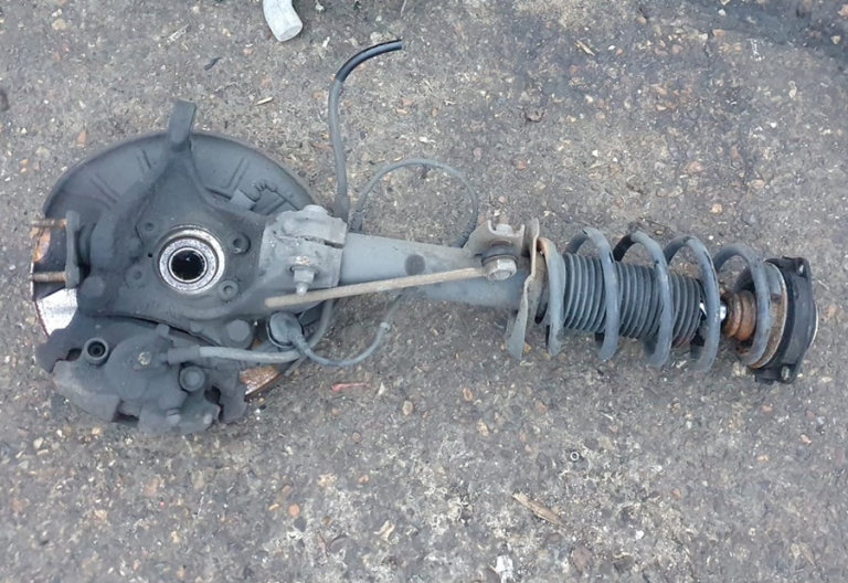 VW Passat CC 2.0 TDI Drive Side Front Leg And Hub 2011