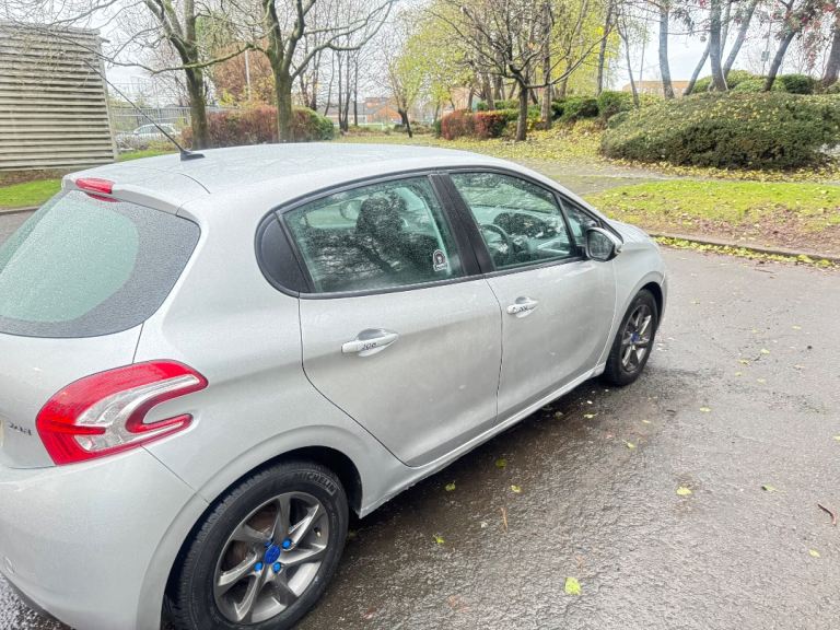 Peugeot, 208, Hatchback, 2015, Manual, 1398 (cc), 5 doors