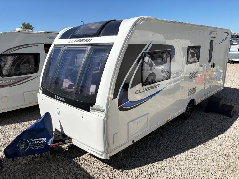 LUNAR CLUBMAN ES - 3 BERTH CARAVAN WITH END WASHROOM + MOTORMOVER