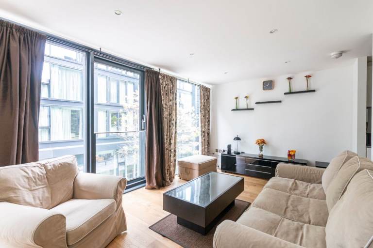 Exceptional, 1-bedroom property desirable Quartermile development – available April
