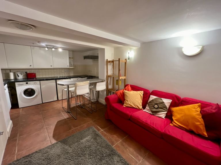 2 bedroom flat in West Preston Street, Newington, Edinburgh, EH8 9PX