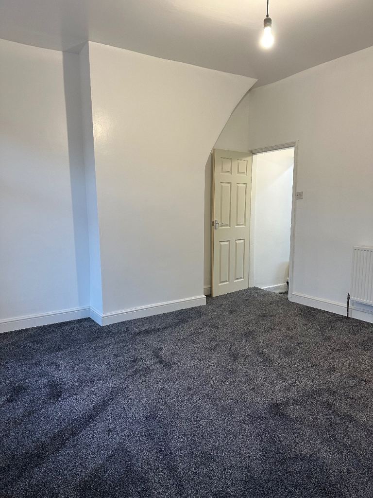 2 bedroom house to rent in blackburn mill hill