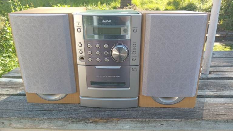 Sanyo cd radio tape cassette mini hifi system stereo