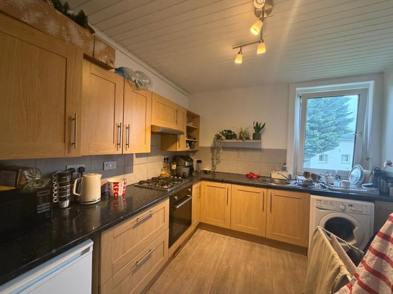 2 bedroom flat to-let