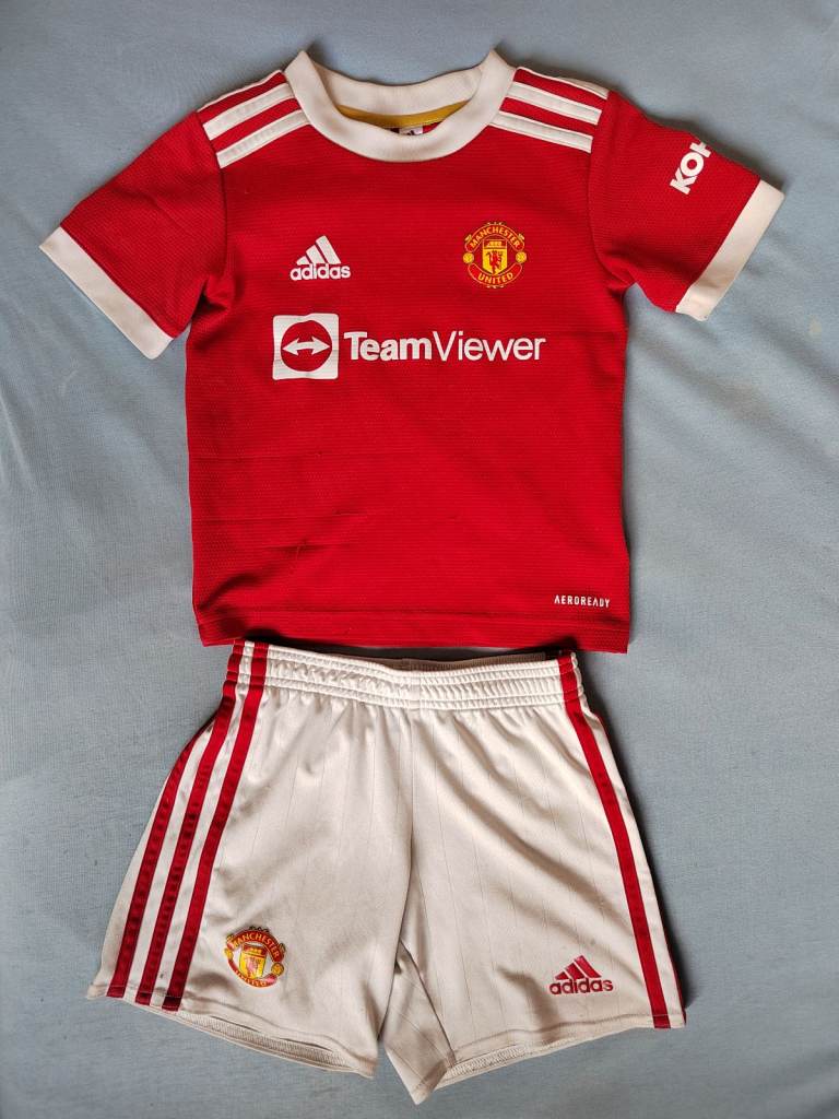 KIDS FOOTBALL KIT MANCHESTER UNITED Size 2-3 Years 