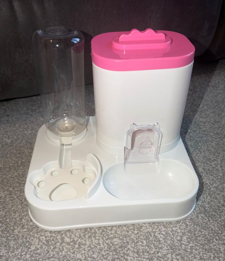 Automatic food / water dispenser 