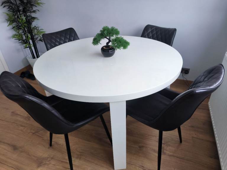 4 BLACK DINING CHAIRS