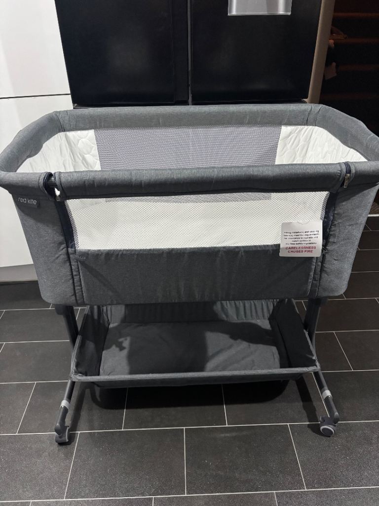 image for Red kite next to me crib