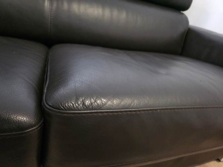 Modern 3-Seater Leather Sofa - Adjustable Headrests - Excellent Condition