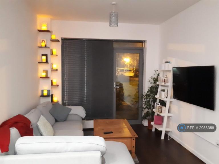 2 bedroom flat in Southchurch Road, Southend-On-Sea, SS1 (2 bed) (#2988368)