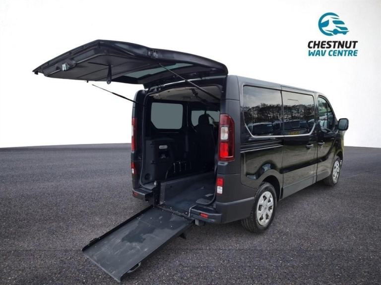 Automatic Renault Trafic WAV Wheelchair Access L1 SWB Black 5 Seats 2022 No VAT