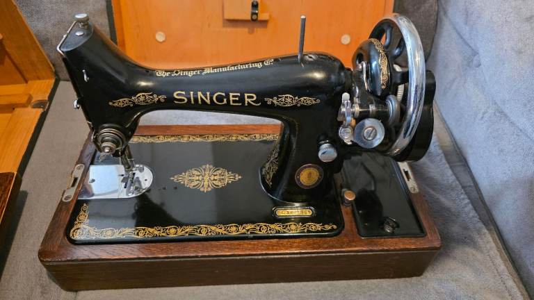 Vintage Singer Sewing Machine – Model 99 – Hand Crank – With Case and Manual