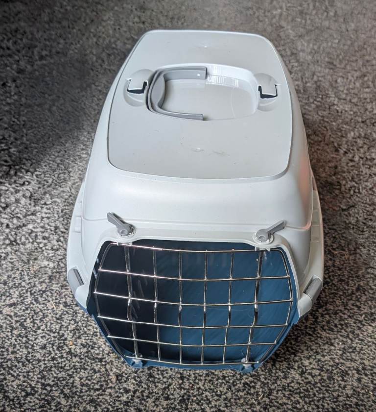 Pet carrier 