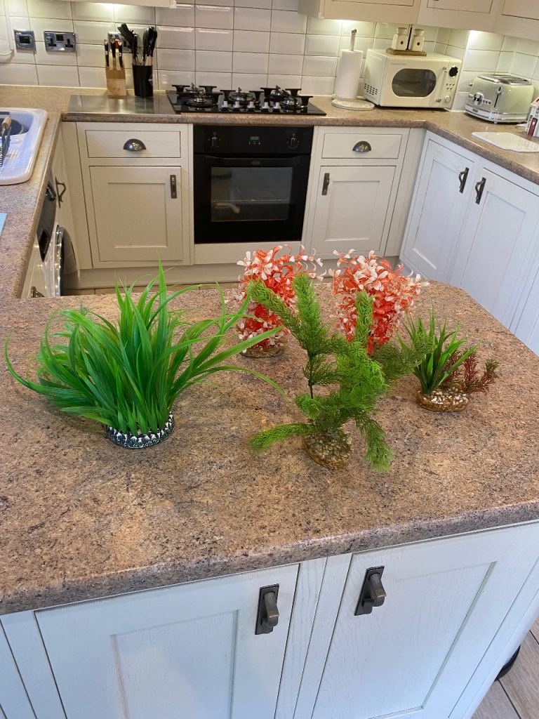 Aquarium plastic plants