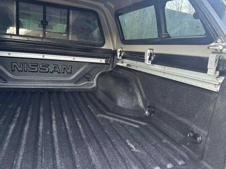  Nissan Navara 2.3 dCi N-Guard Auto 4WD Euro 6 4dr Diesel Automatic