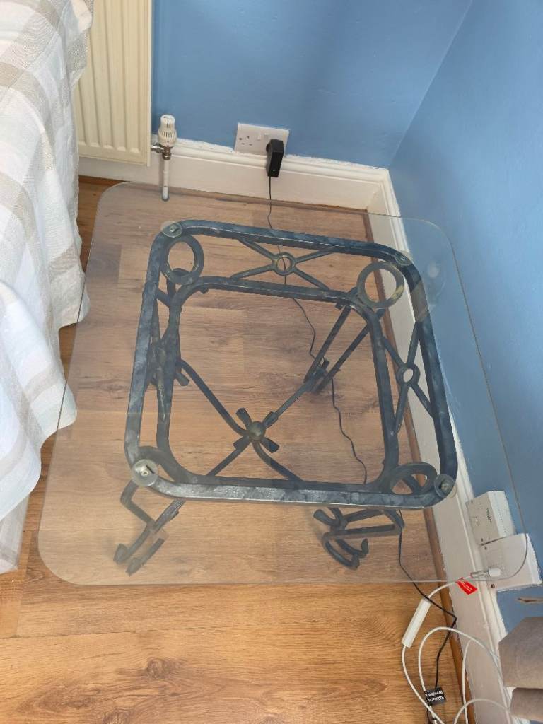 Free side table 