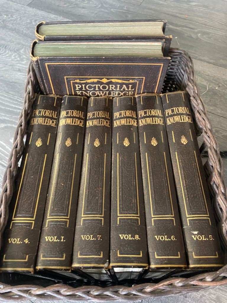 Newnes Pictorial Knowledge 8 Vol.Editor-Pollock. c. 1930's good Condition.