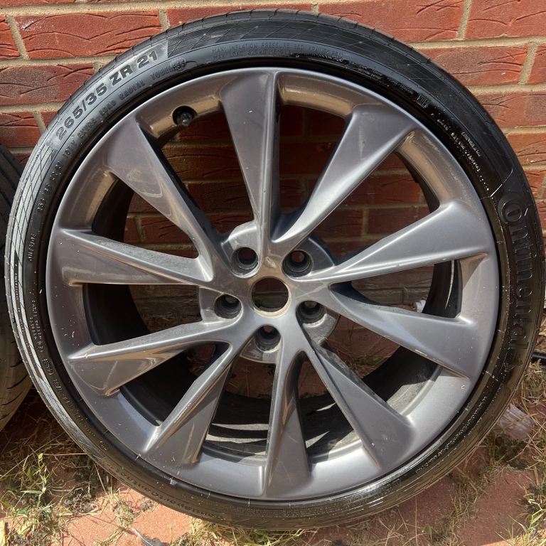 Tesla Model S 21” Sonic Carbon Alloy Wheel 265/35 R21 + Continental