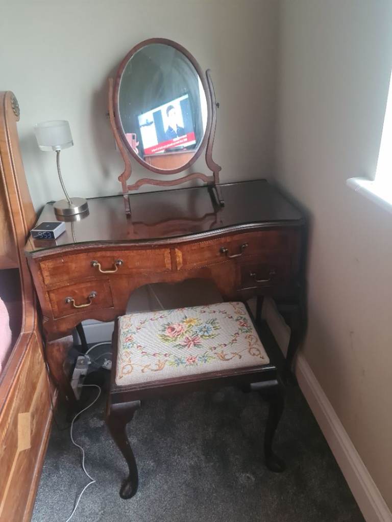 dressing table