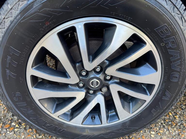  Nissan Navara 2.3 dCi Tekna Auto 4WD Euro 6 4dr Diesel Automatic