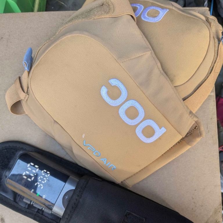 POC knee pads MTB with battery pump and cordless power washer 