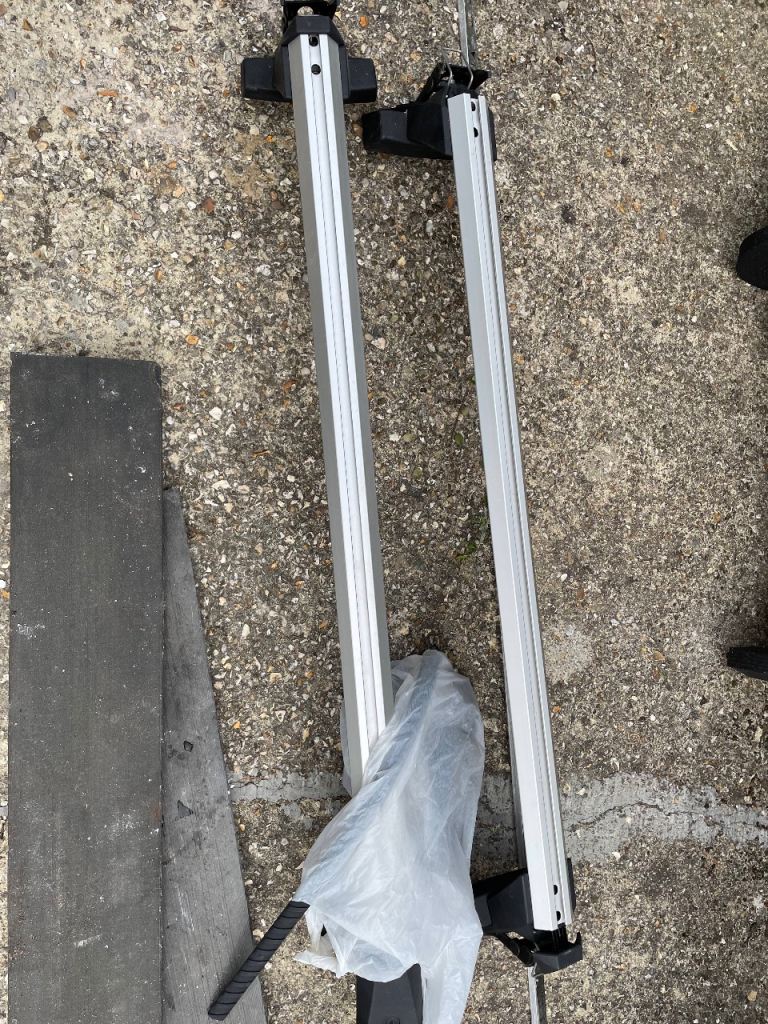 Roof bars with fittings for Audi A4 saloon FREE