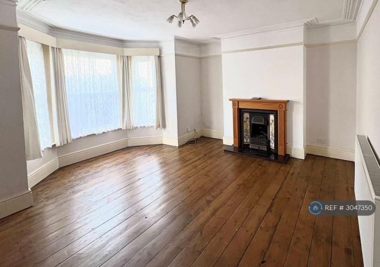 4 bedroom house in Victoria Road, Exmouth, EX8 (4 bed) (#3047350)