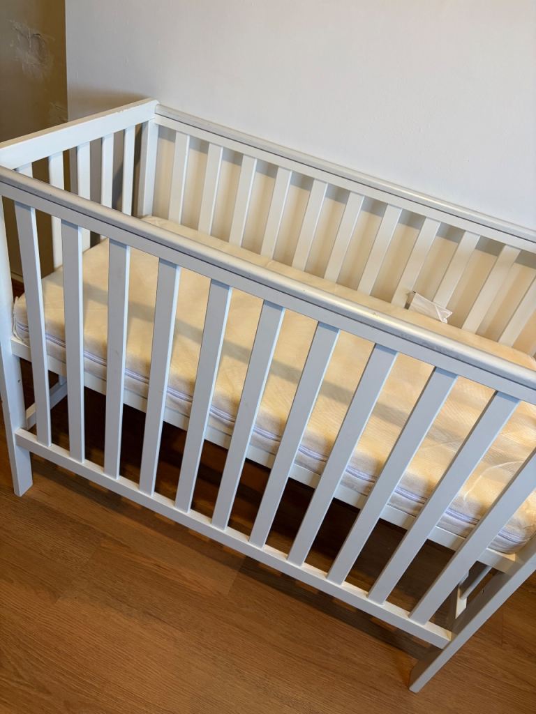 OBABY Bantam Space Saver Cot – White, Good Condition, £60.00 for Sale