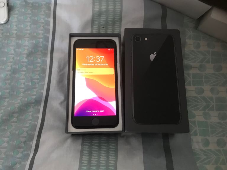 APPLE IPHONE 8 64GB UNLOCKED EXCELLENT CONDITION 