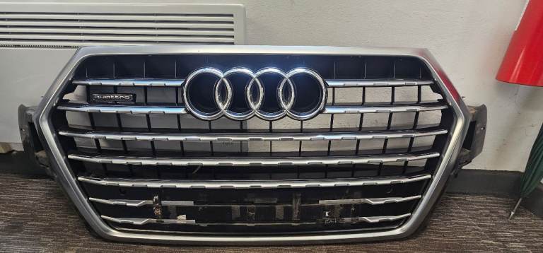 Great condition Audi Q7 2015 65 plate original front grill